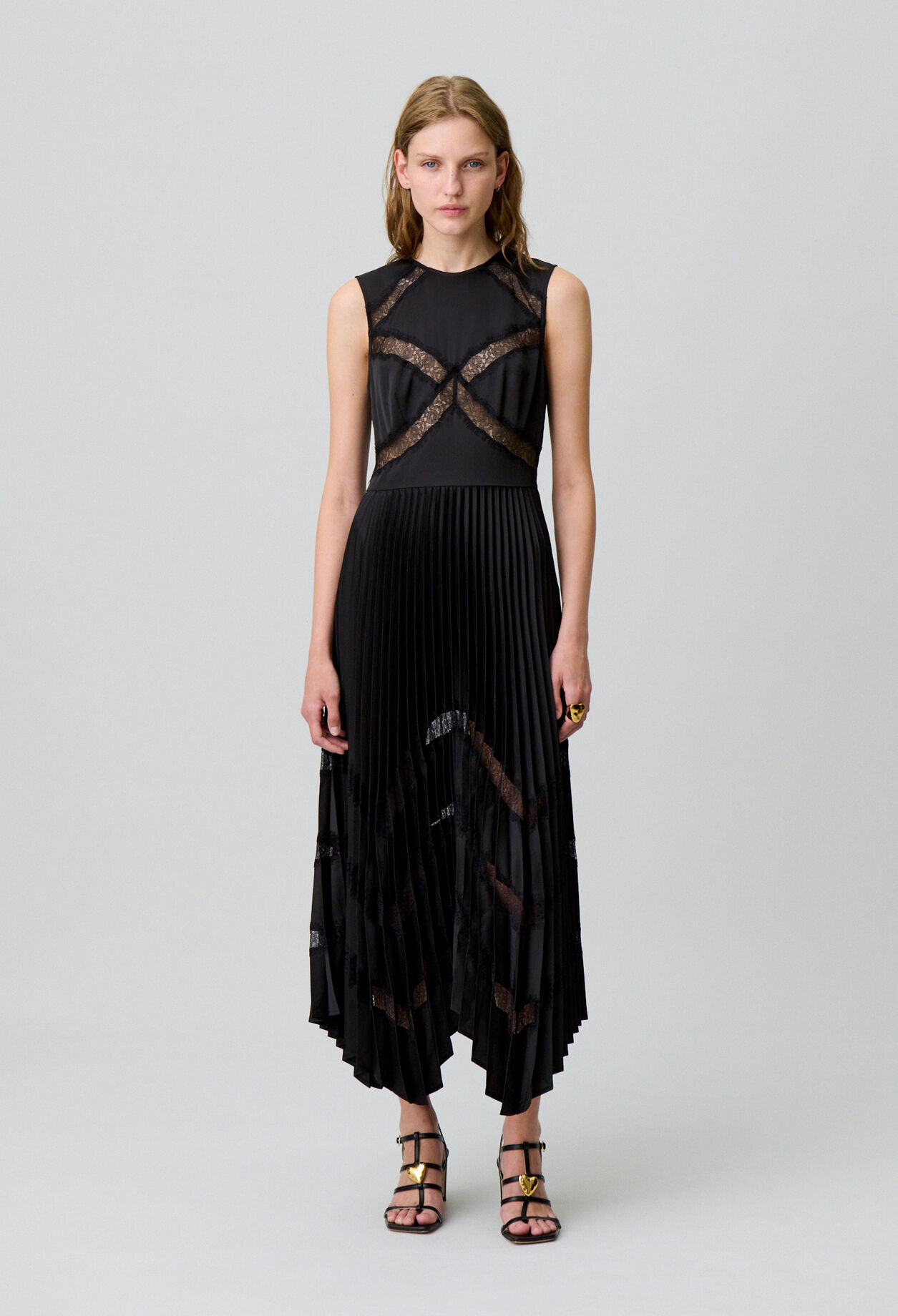 Robe longue satinée plissée