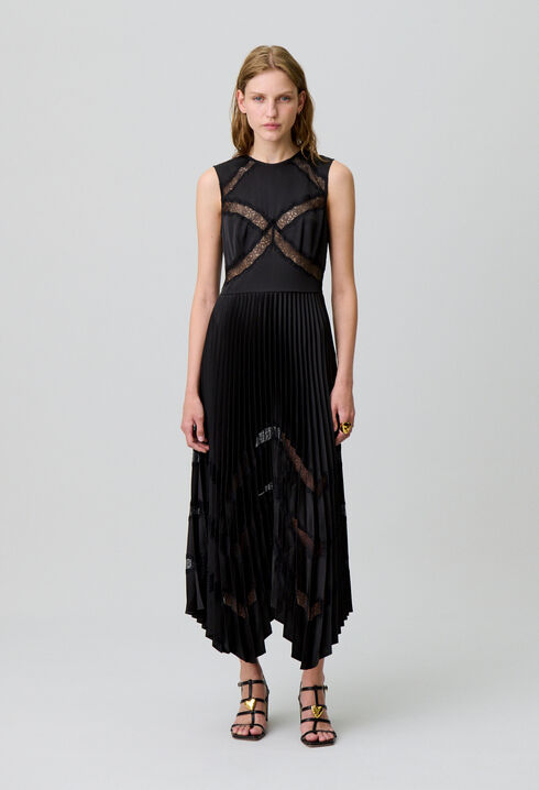 Robe longue satinée plissée