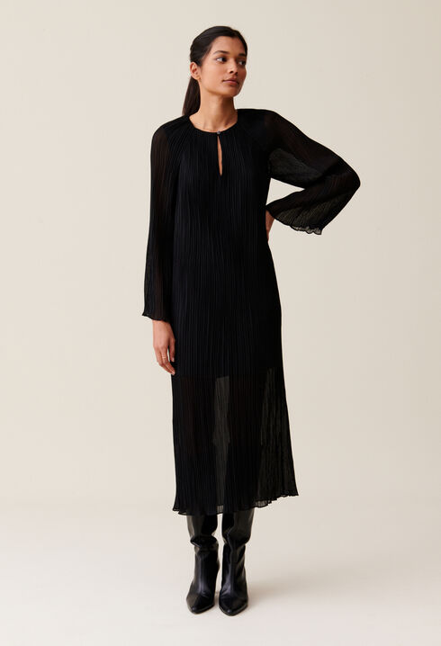 Robe longue plissée transparente