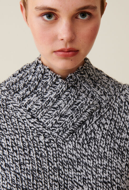 Grey chunky knit V-neck jumper