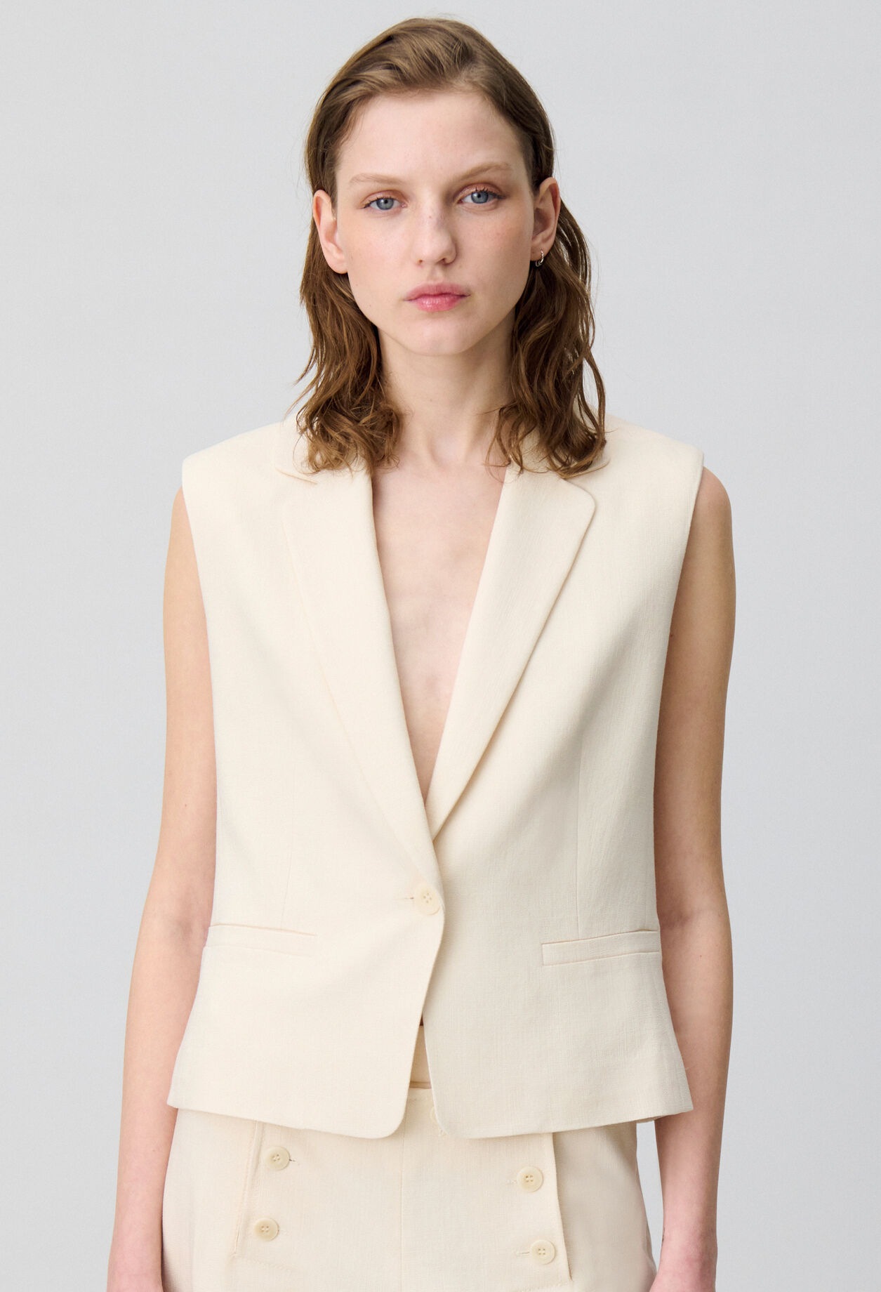 Sleeveless tailored blazer