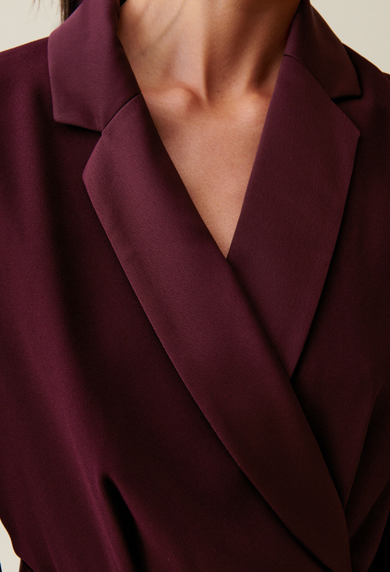 Wickelkleid mit Reverskragen