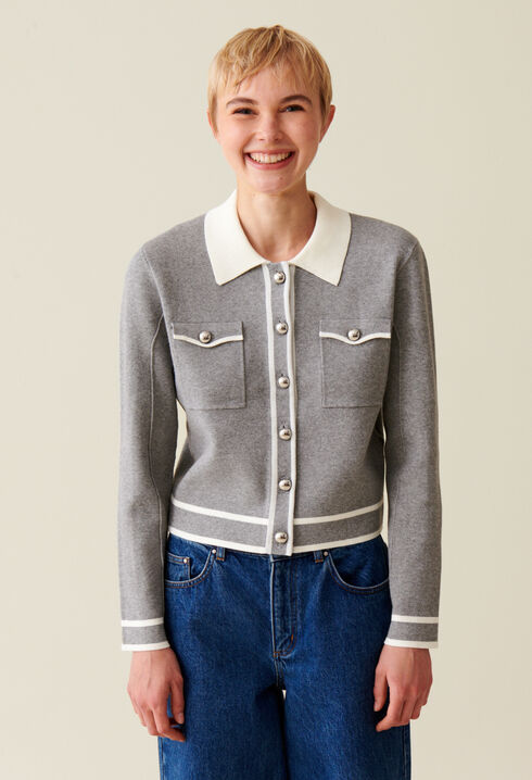 Hellgraue Strickjacke Kragen