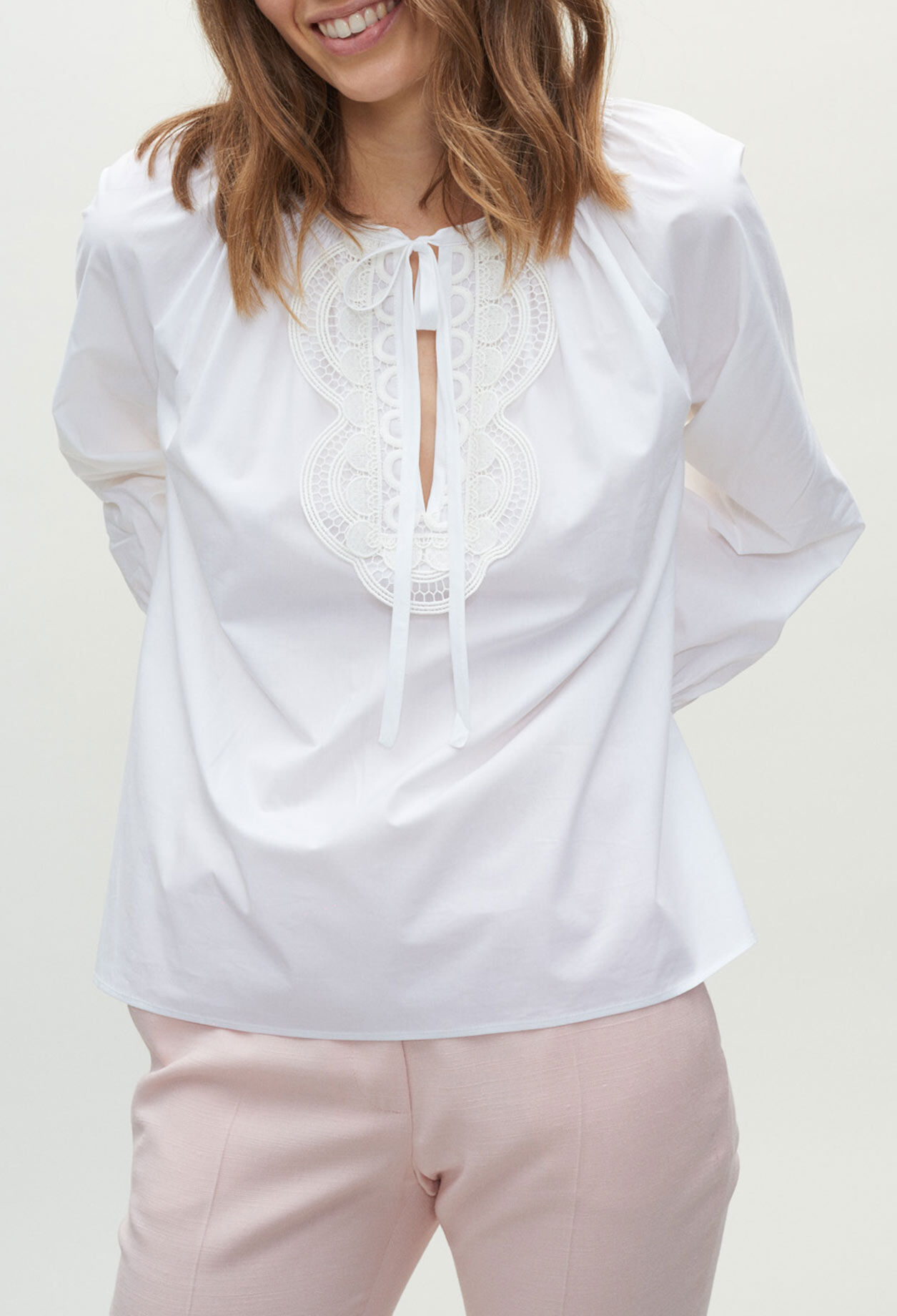 Ausgestellte Bluse