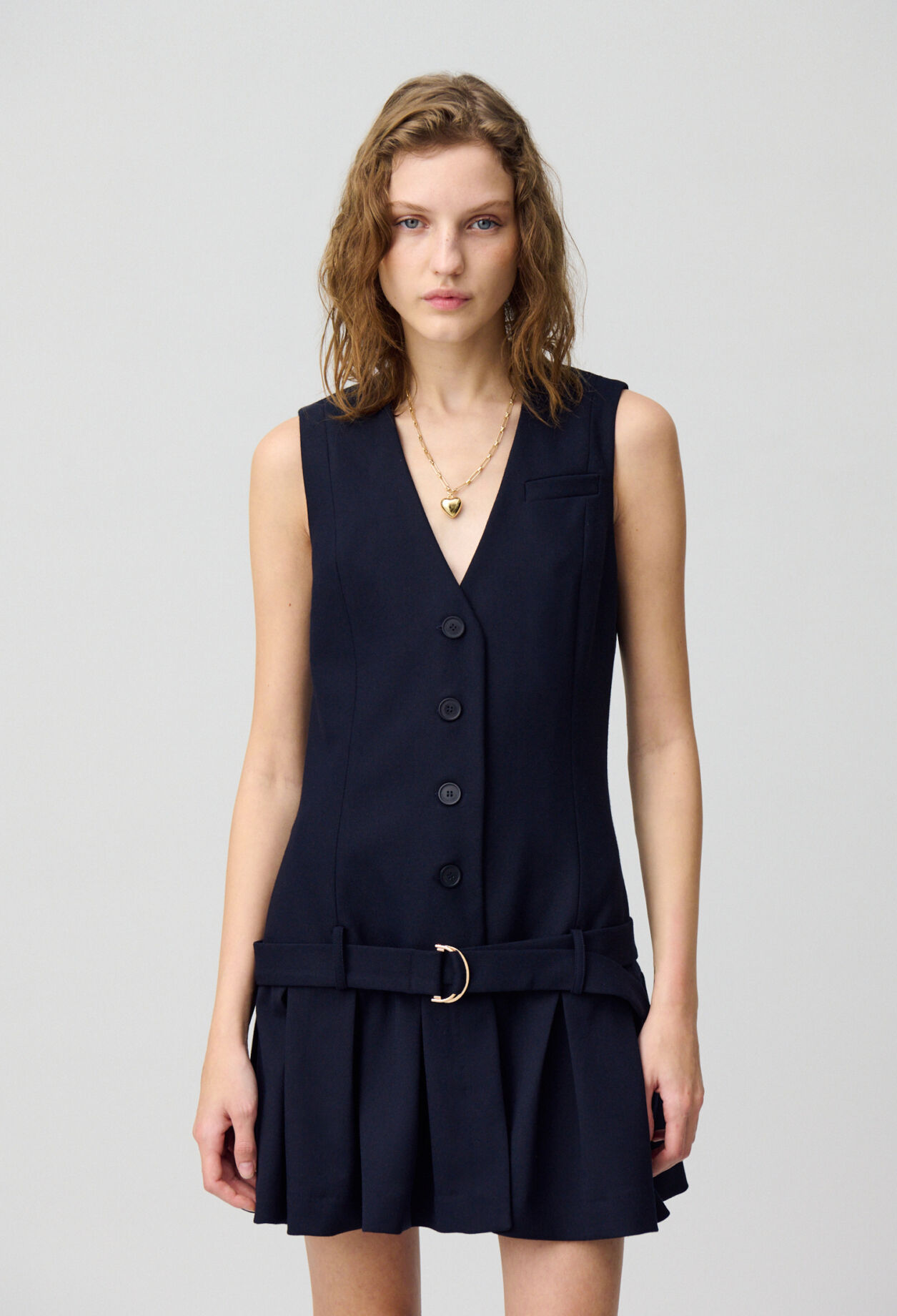 Robe courte cintrée plissée