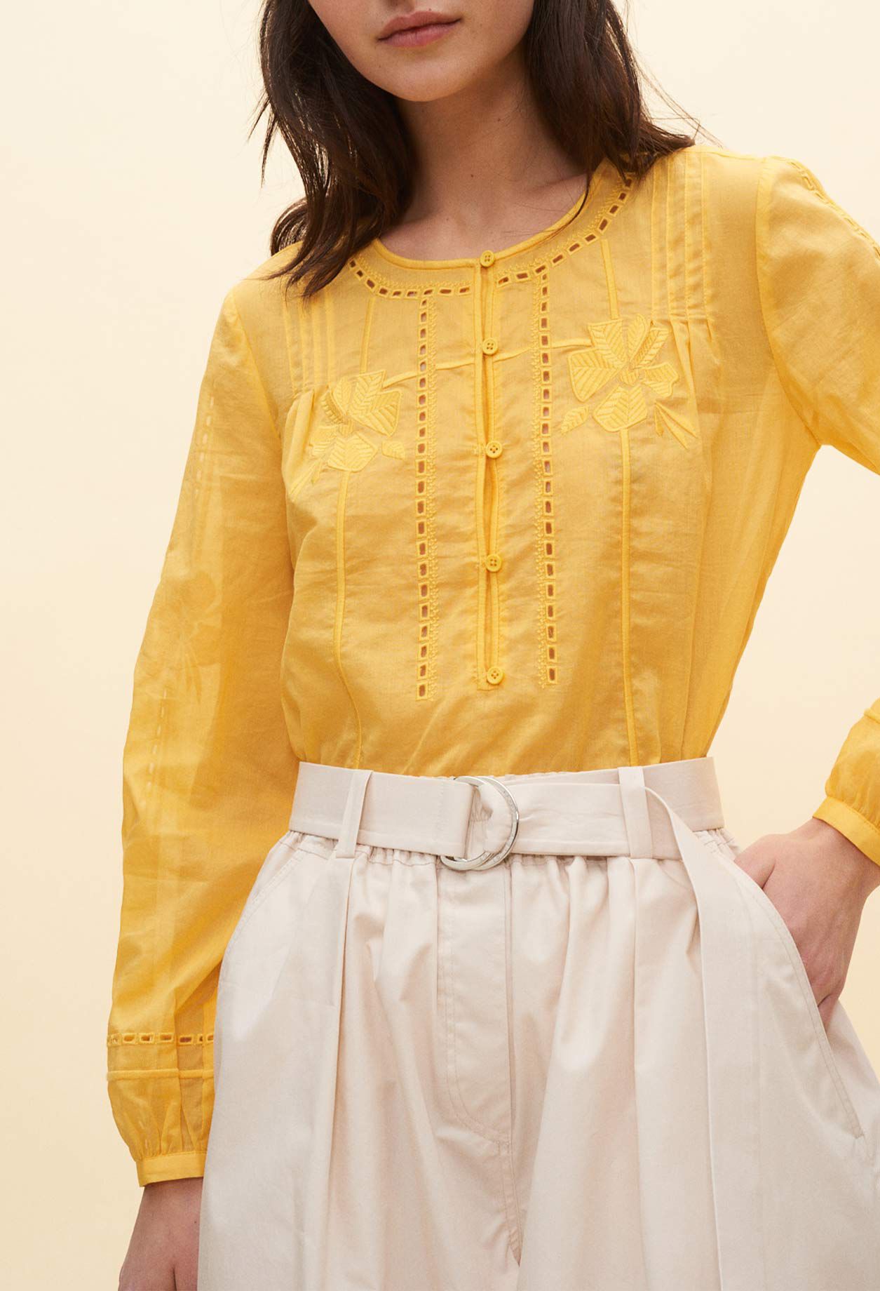 Bluse mit englischer Stickerei