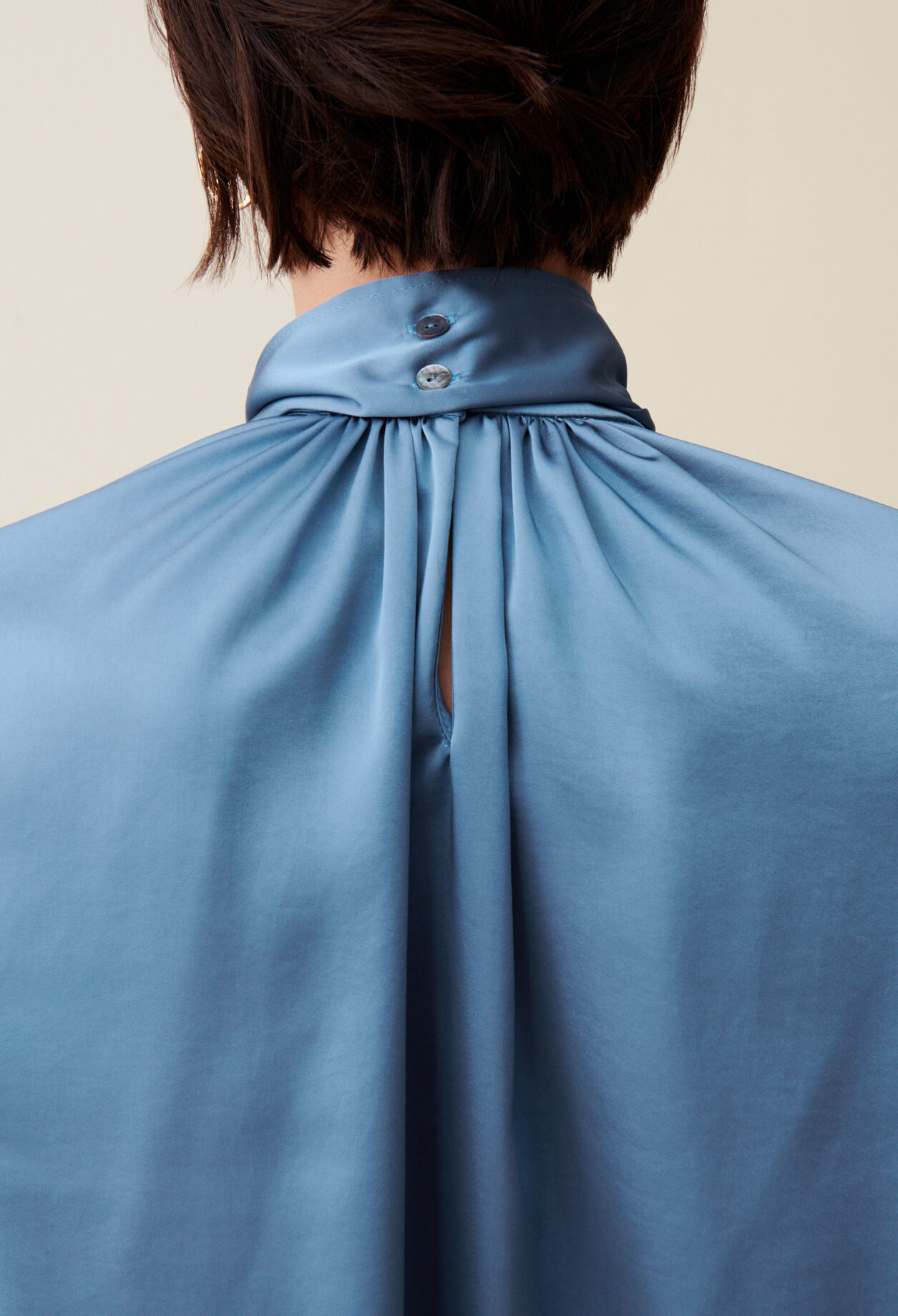 Flowy blouse lavallière neckline