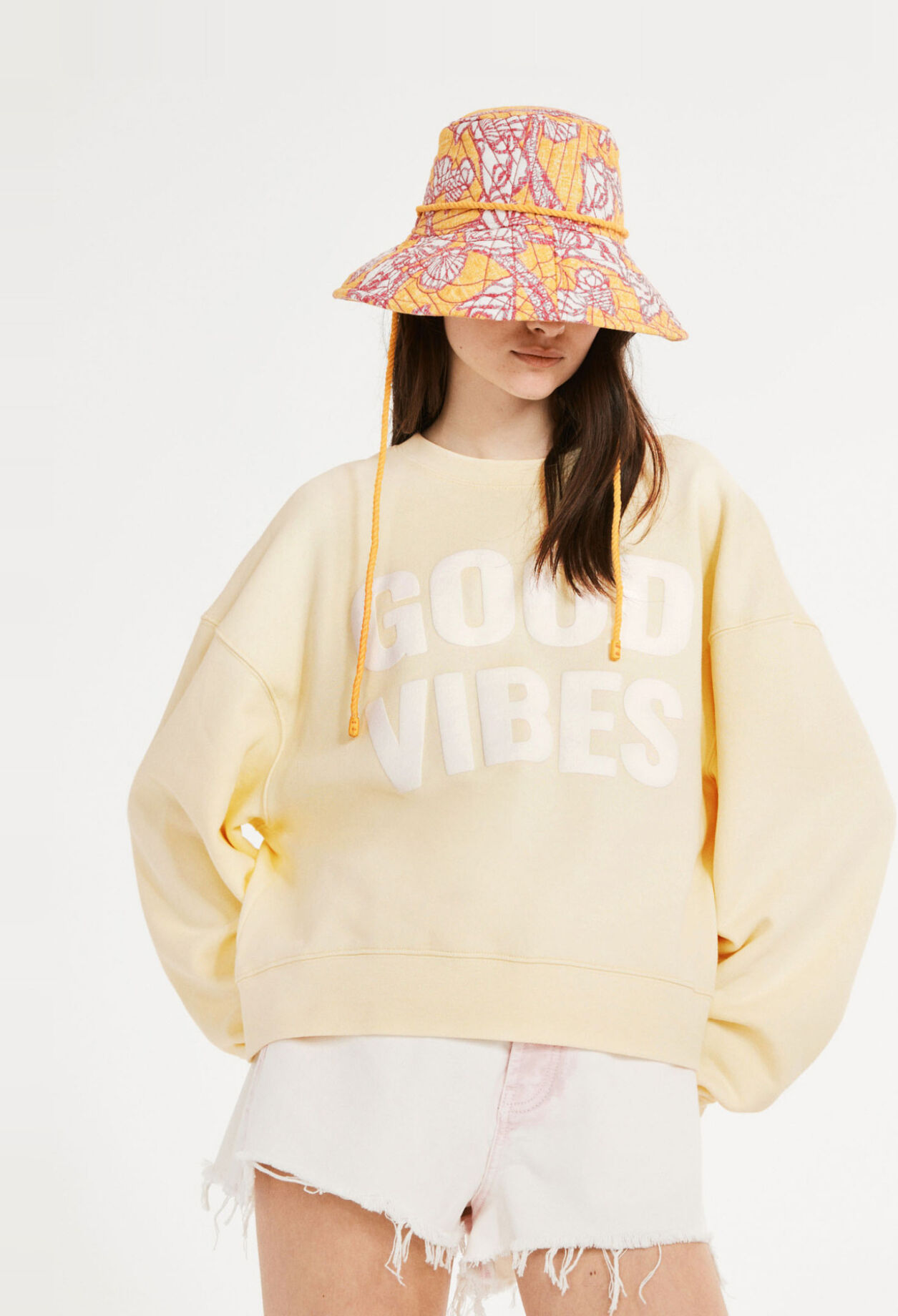 Blassgelbes Sweatshirt