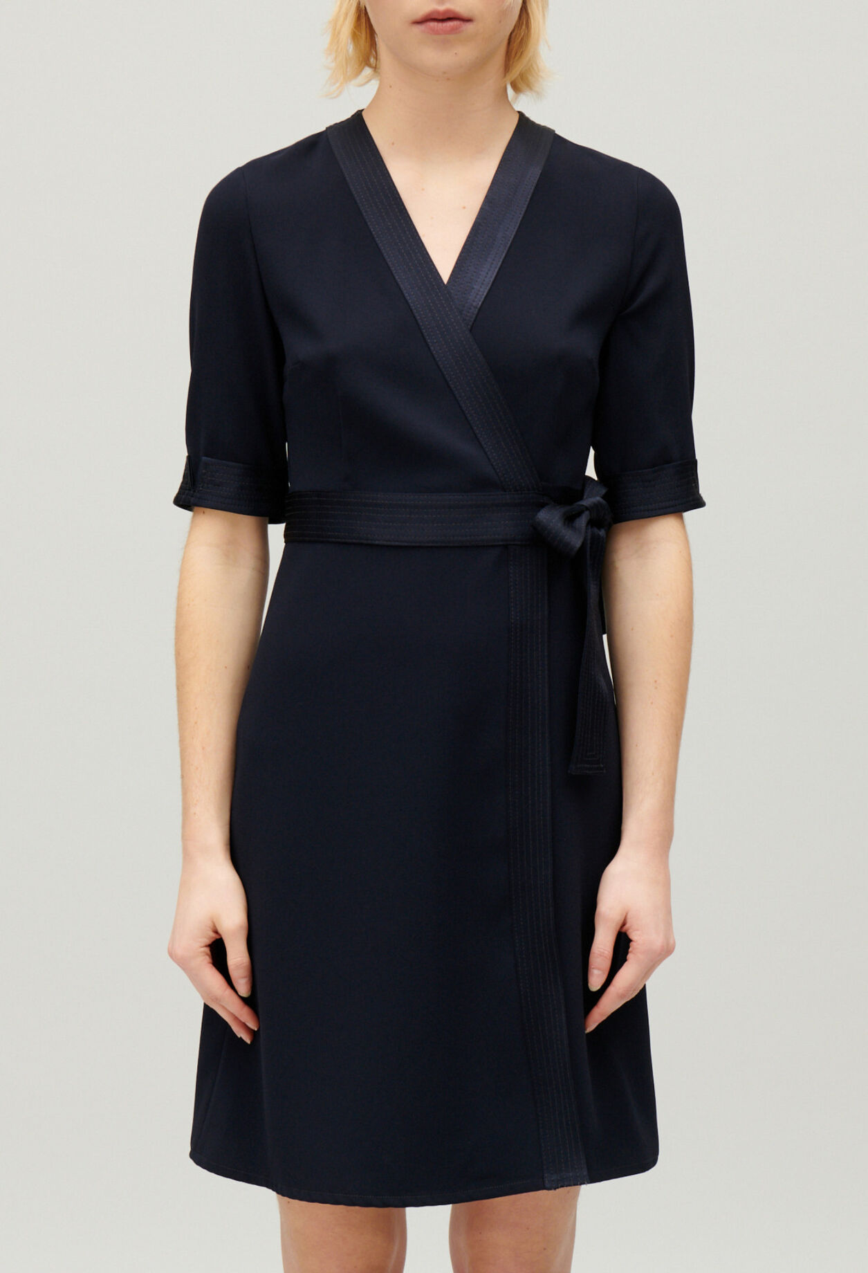 Einfarbiges wickekleid