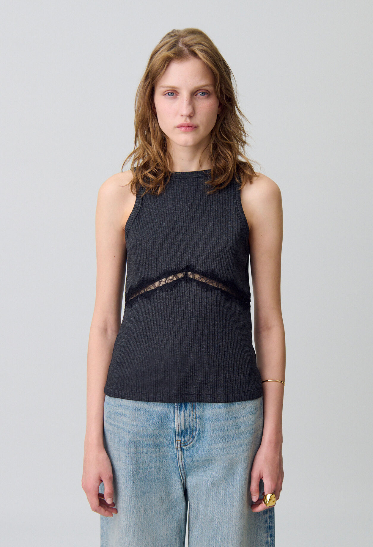 Ärmelloses T-Shirt mit Spitze