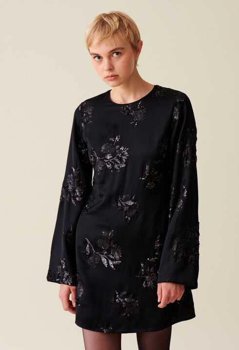 Robe courte noire sequins brodés