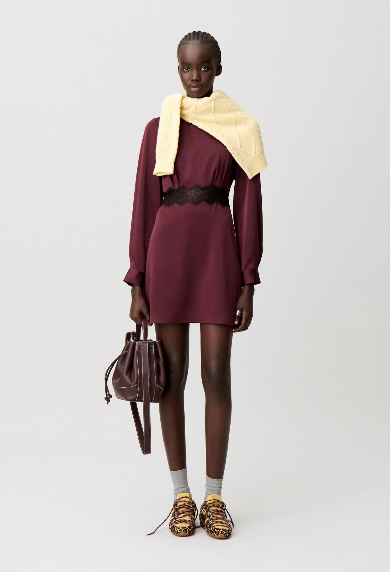 Robe courte fluide satinée