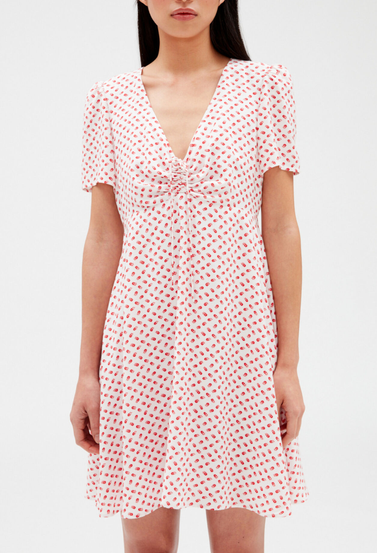 Robe courte &eacute;vas&eacute;e