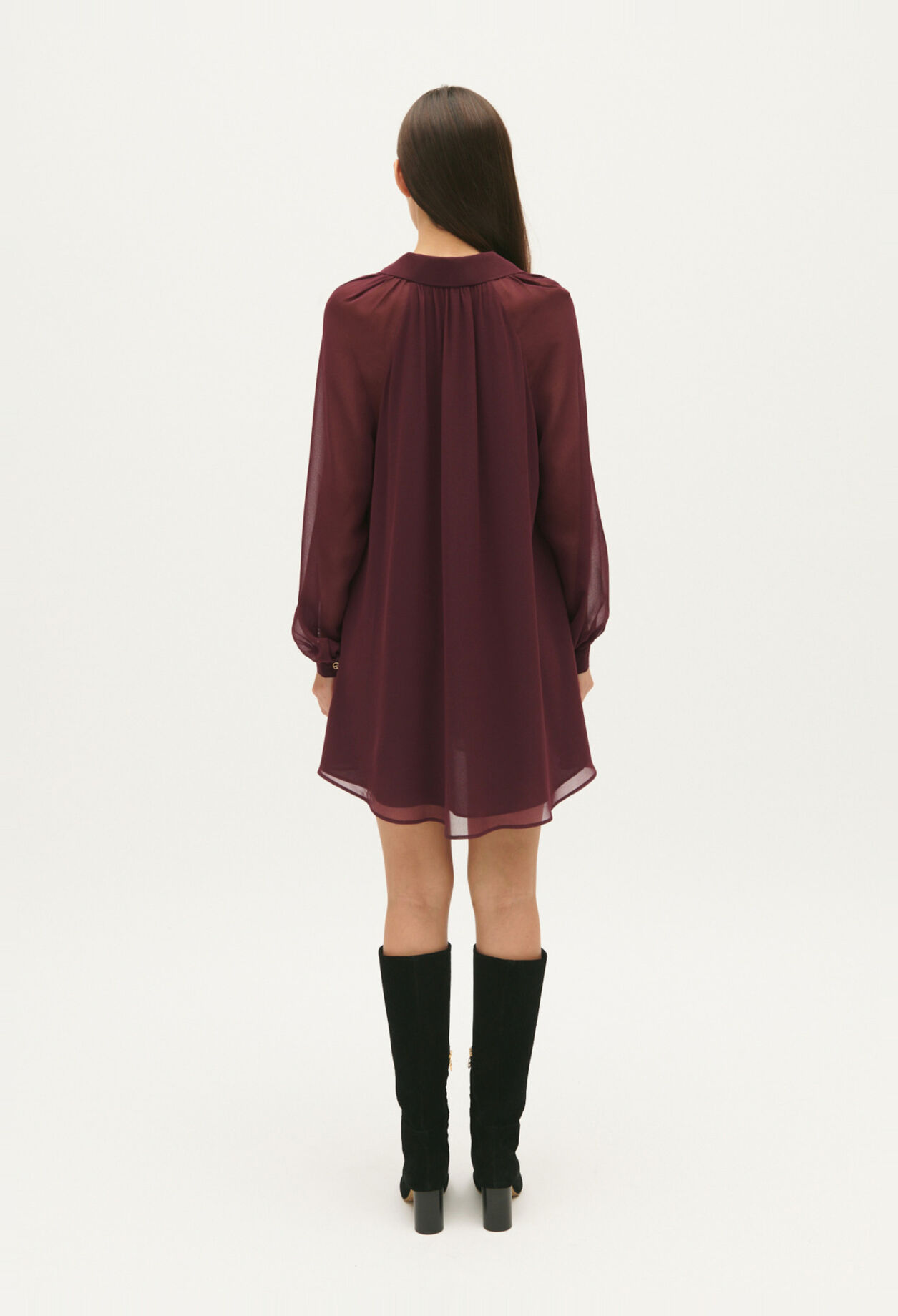 Kurzes, flie&szlig;endes Kleid