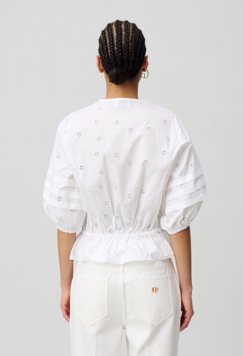 Chemise élastiquée brodée