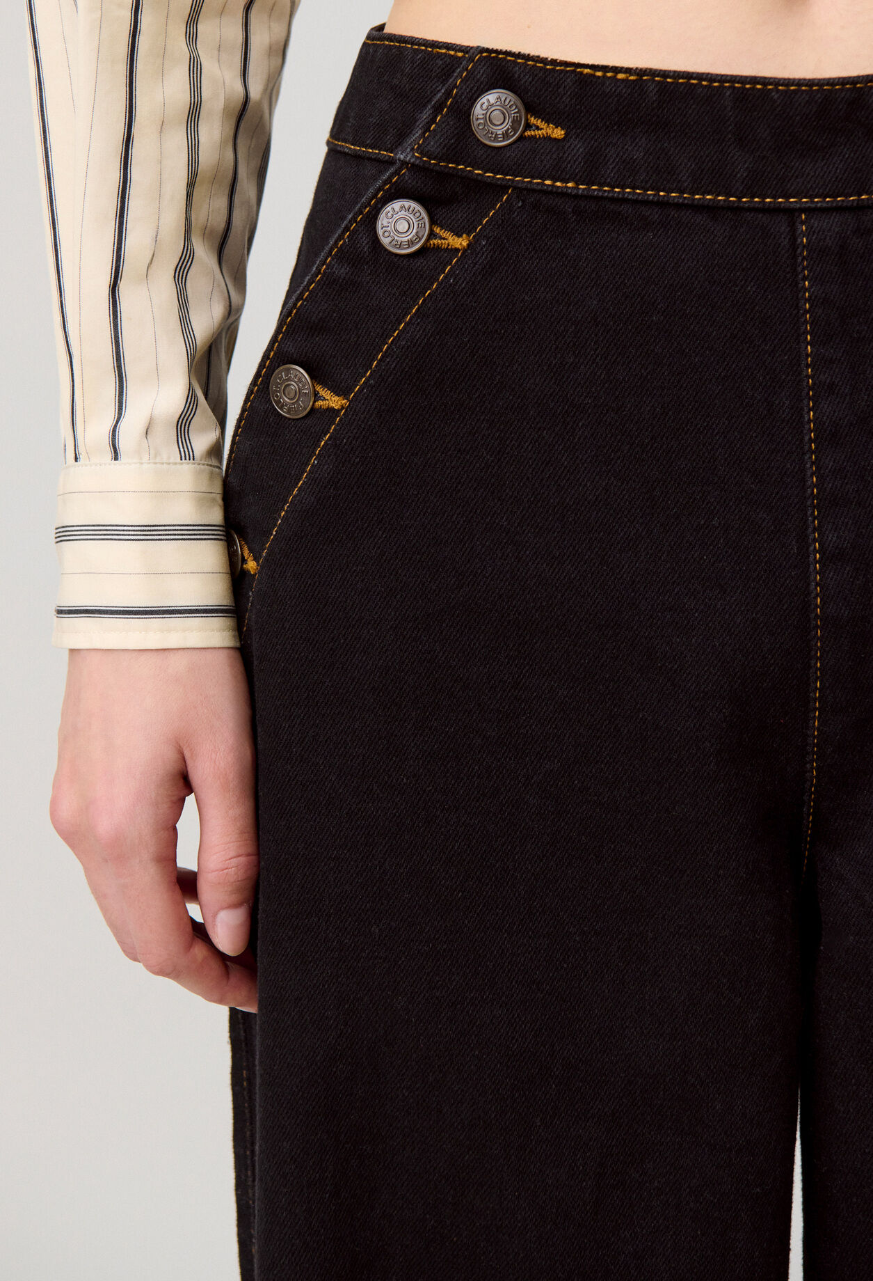 Schwarze Denim-Jeans mit Steg