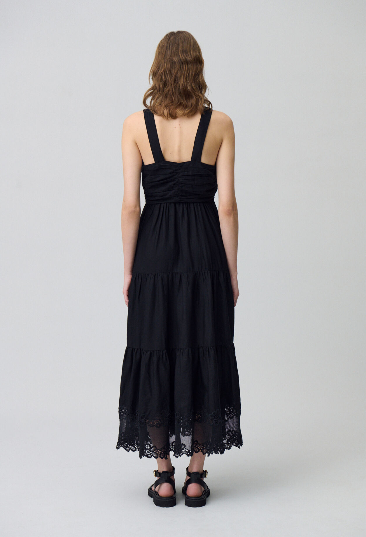 Robe longue broderies fleurs