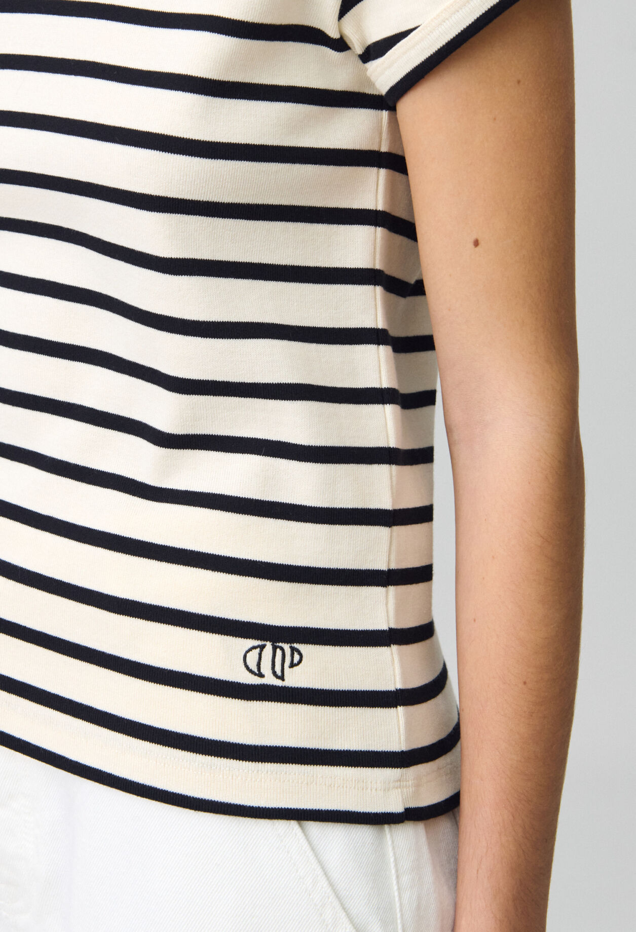 Gestreiftes Kurzarm-T-Shirt