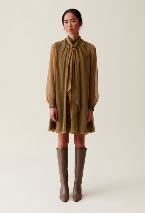 Fließendes Kleid mit Schluppe