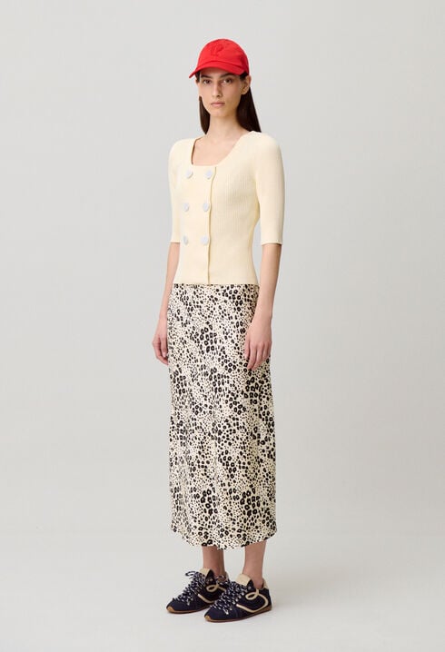 Round neck knitted cardigan