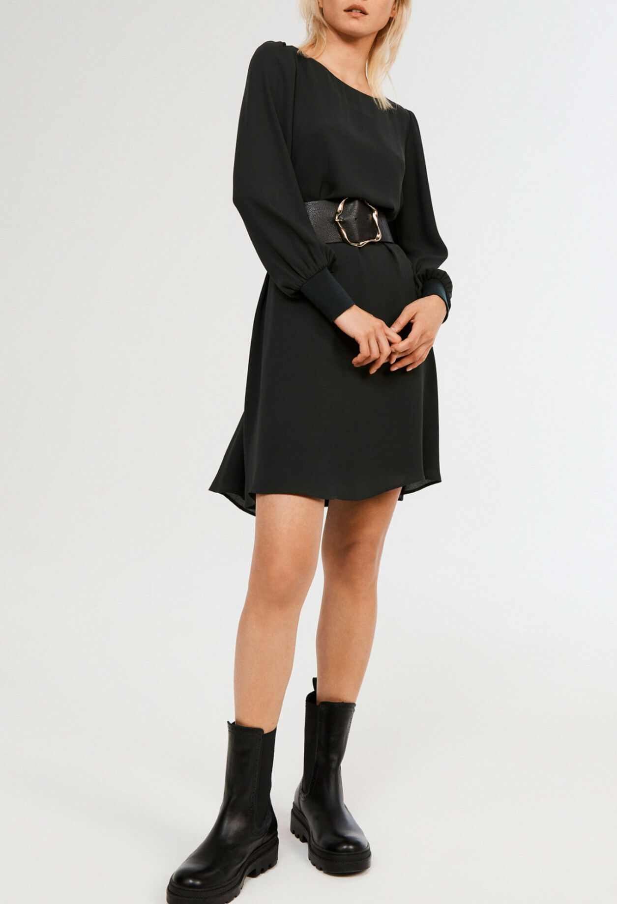 Kleid mit Gürtel