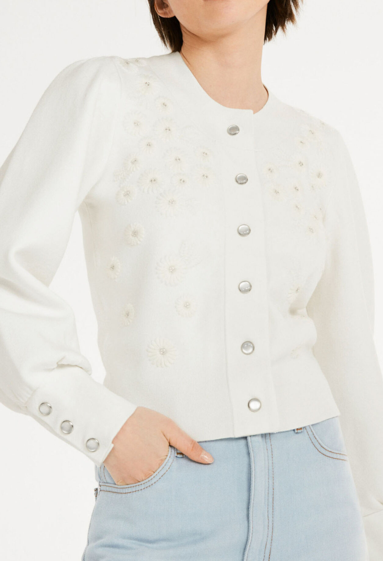 Cardigan with embroidered flowers