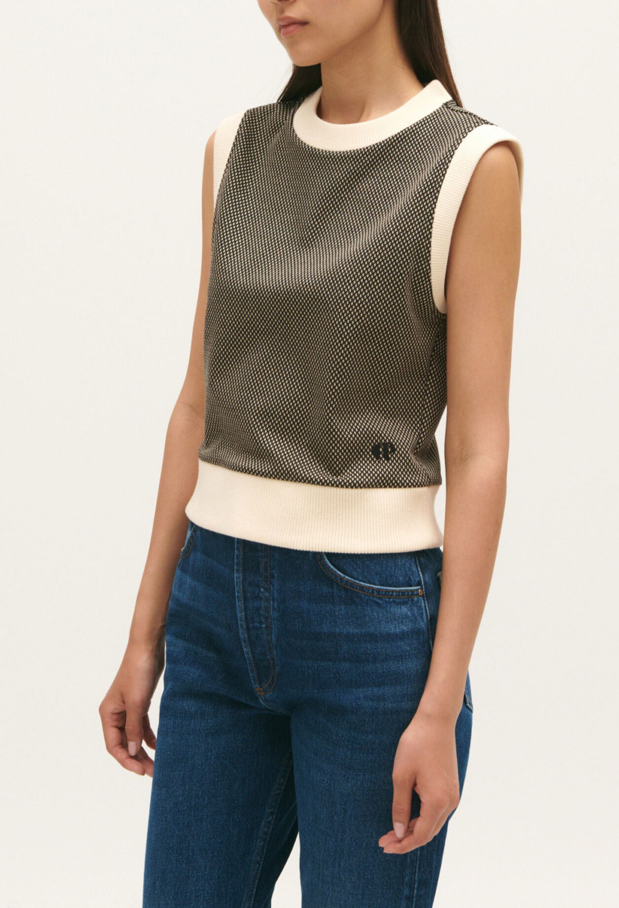 Schokoladenbrauner ärmelloser Pullover