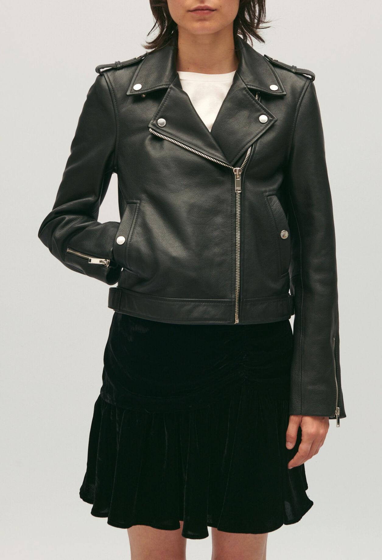Jacke aus genarbtem schwarzem Leder 