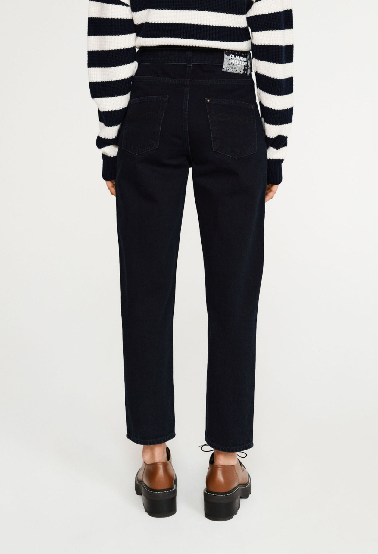 Raw-edged cropped jeans