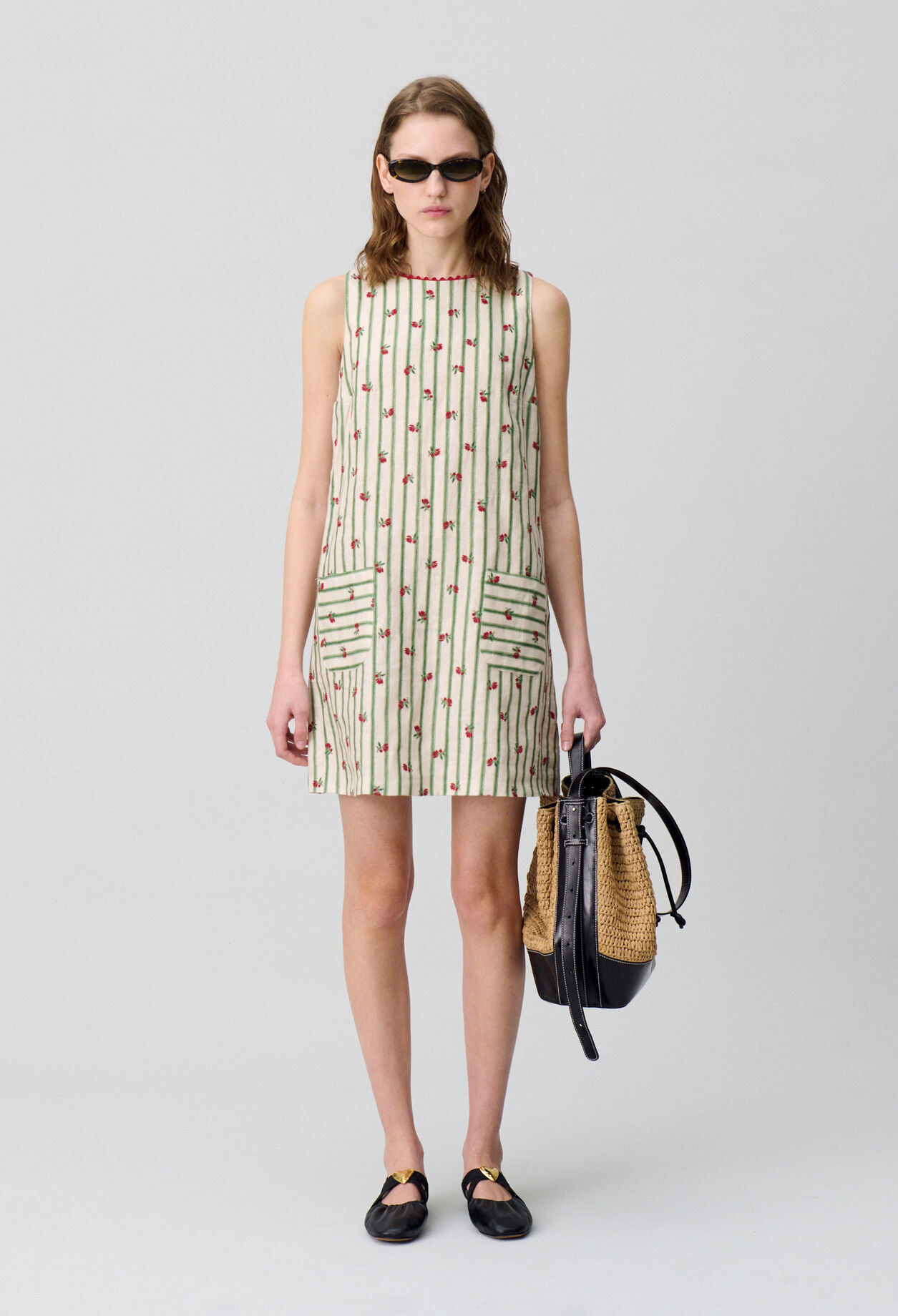 Sleeveless short dress