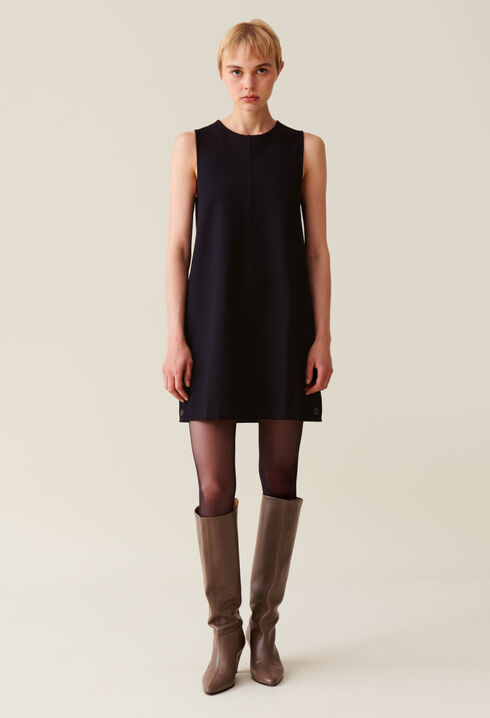 Ärmelloses kurzes Kleid