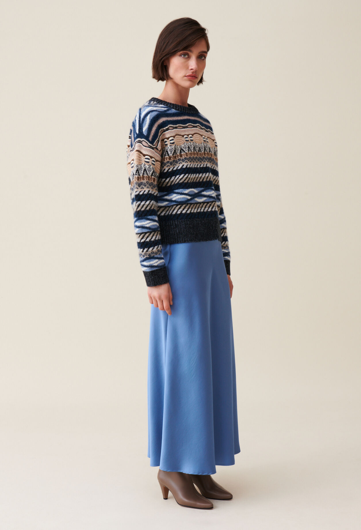 Kurzer Pullover mit Streifenmuster