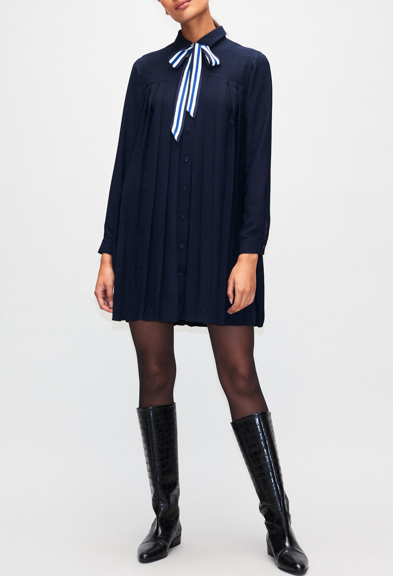 Robe chemise plissée détail lavallière