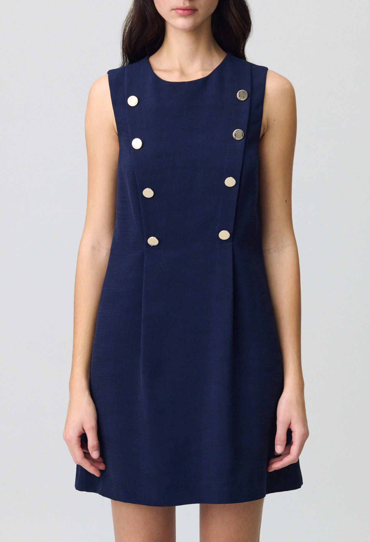 Robe courte ajust&eacute;e