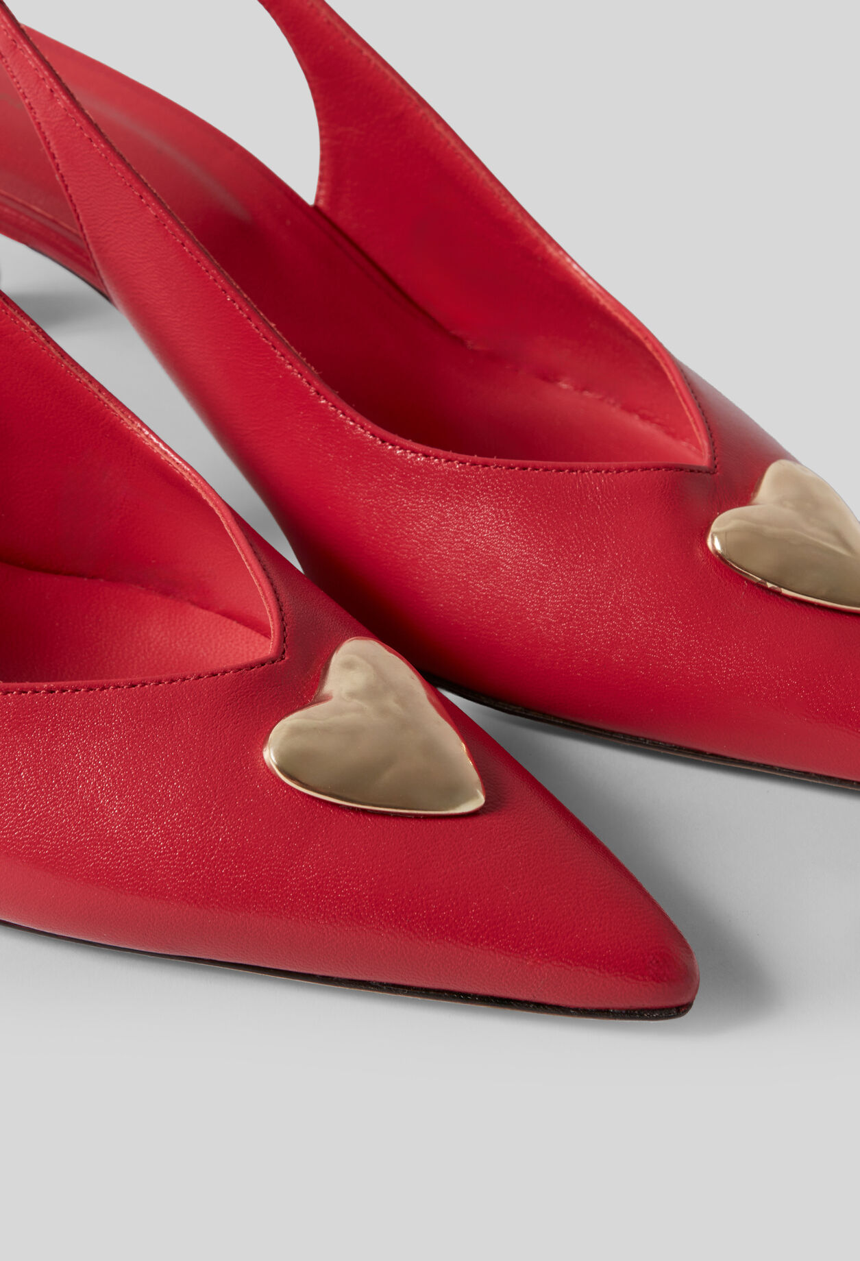 Pumps mit goldenem Herz