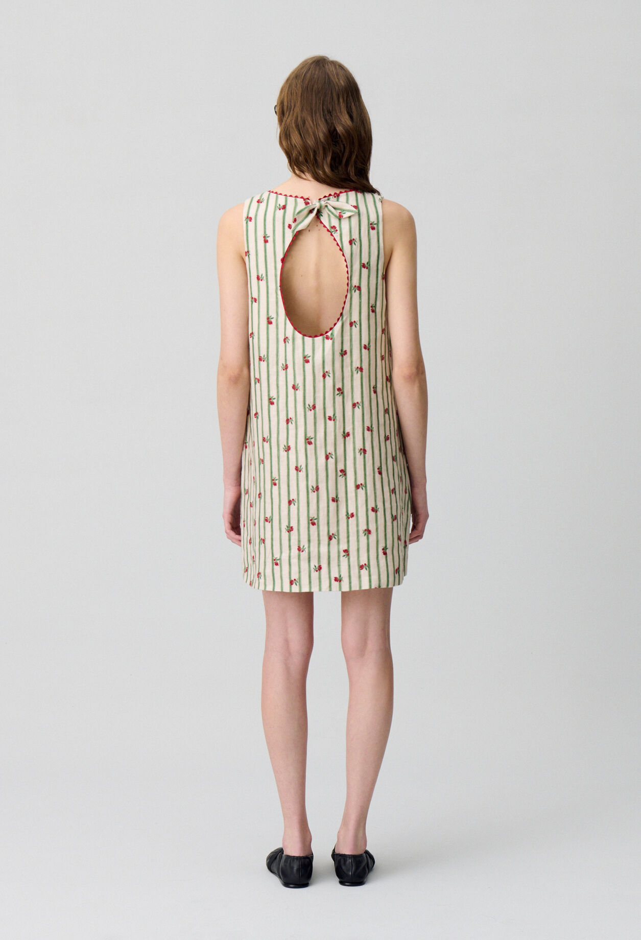 Ärmelloses kurzes Kleid