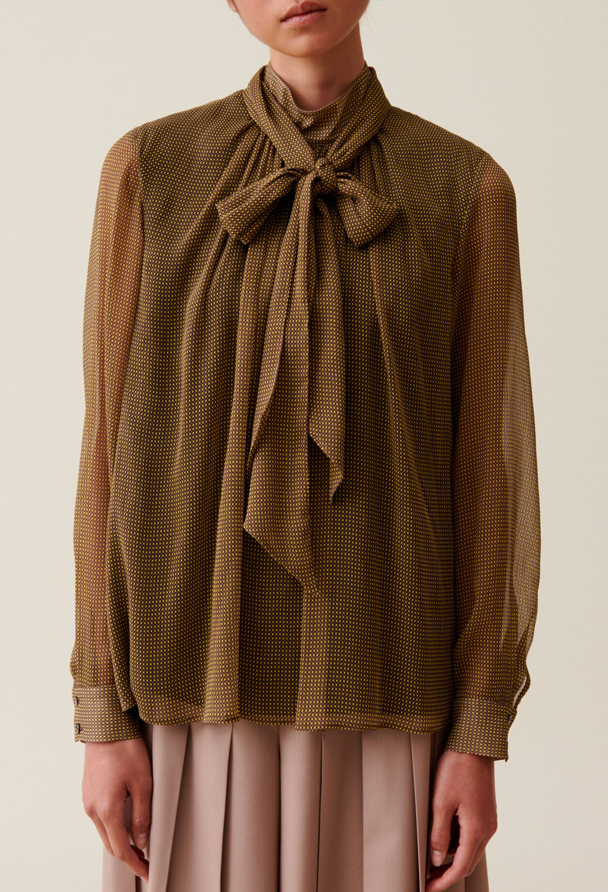 Blouse lavalli&egrave;re carreaux fluide