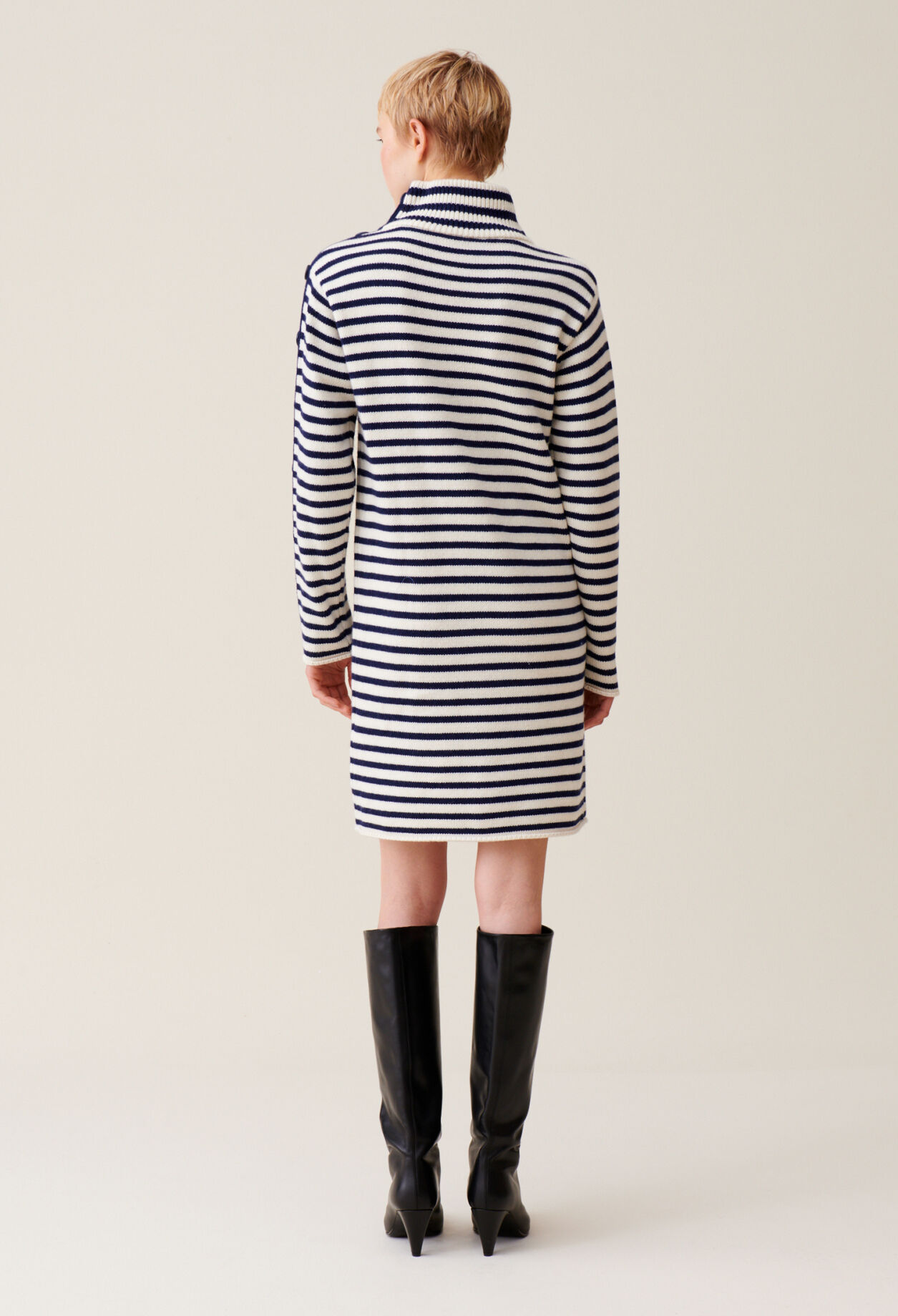 Gestreiftes Kleid mit Rollkragen