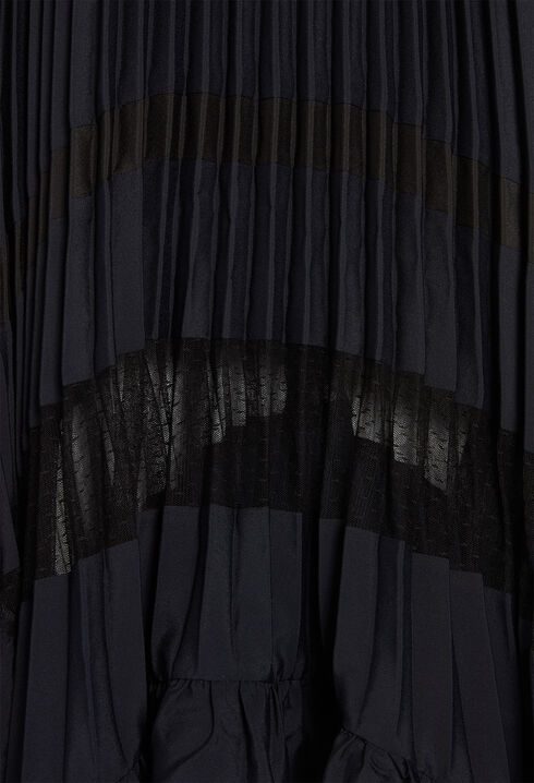 Robe plissée à volant
