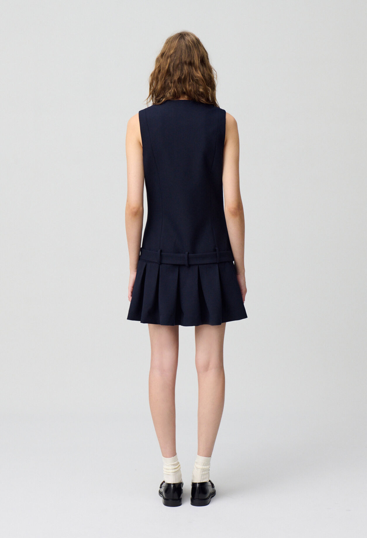 Robe courte cintrée plissée