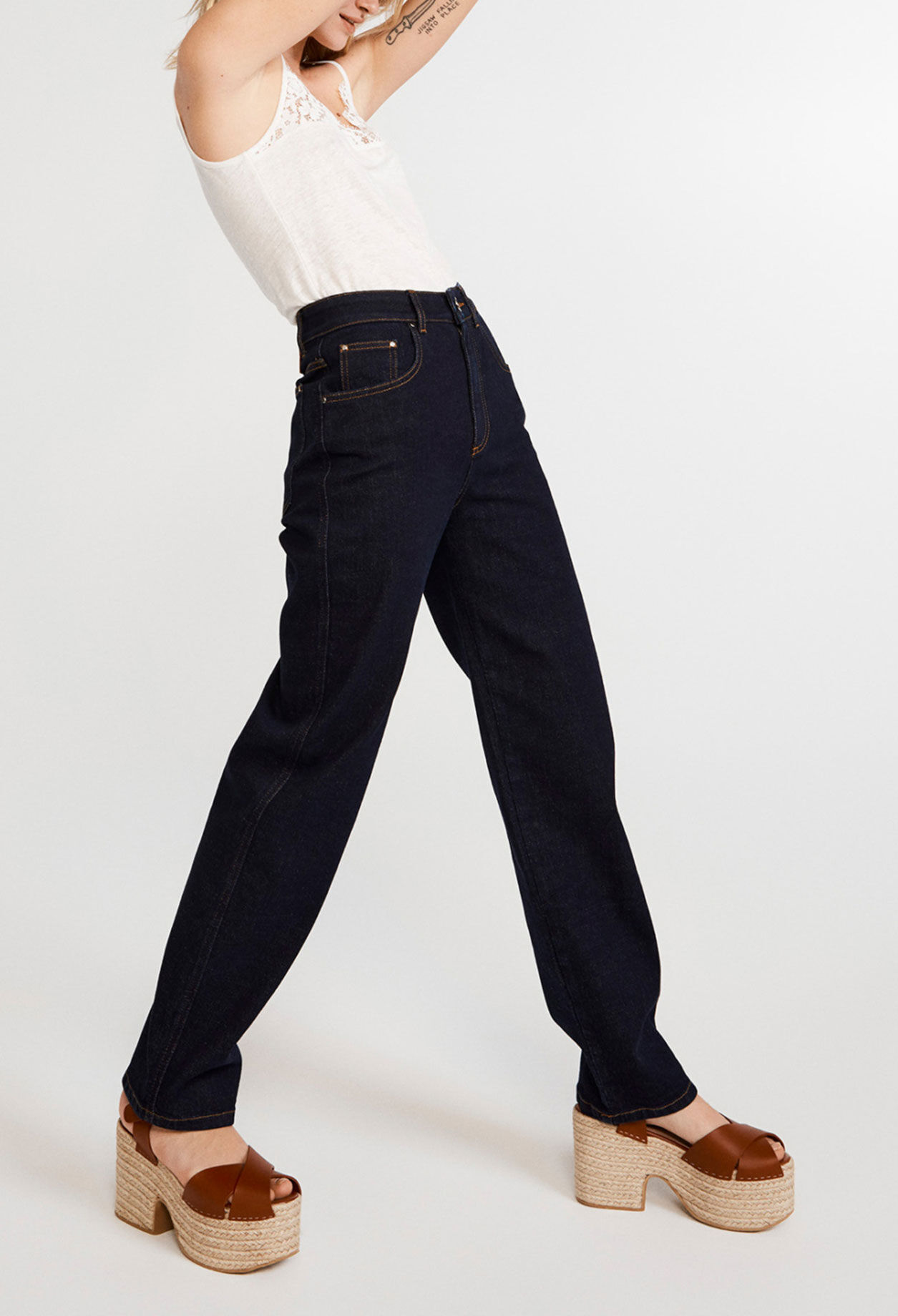 Wassersparende Mom Jeans