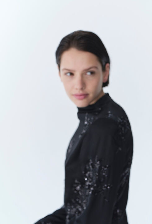Robe courte noire sequins brodés
