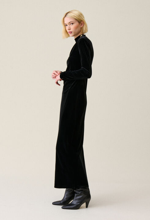 Schwarzes, tailliertes Samtkleid