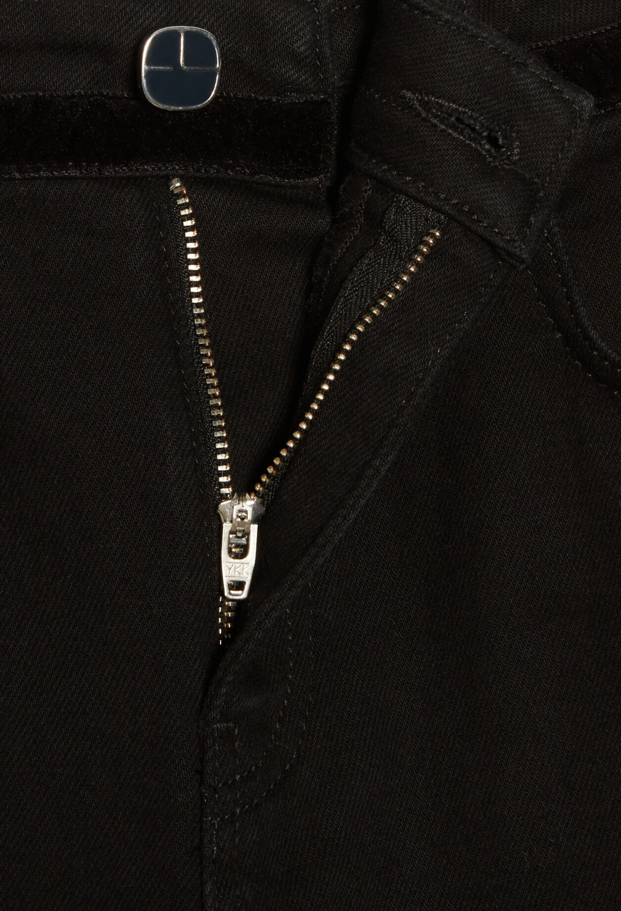 Gerade Jean mit Saum im Raw Edge-Stil