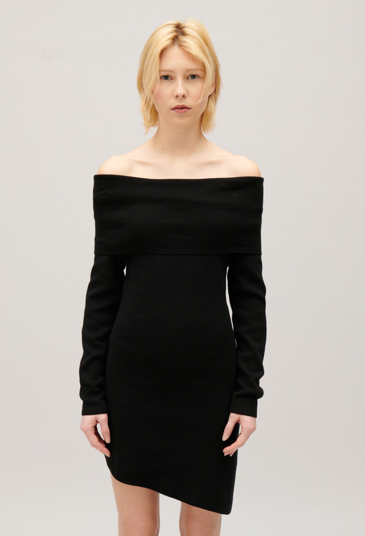 Asymmetrisches Strickkleid