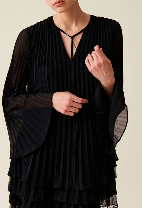 Robe courte noire volantée