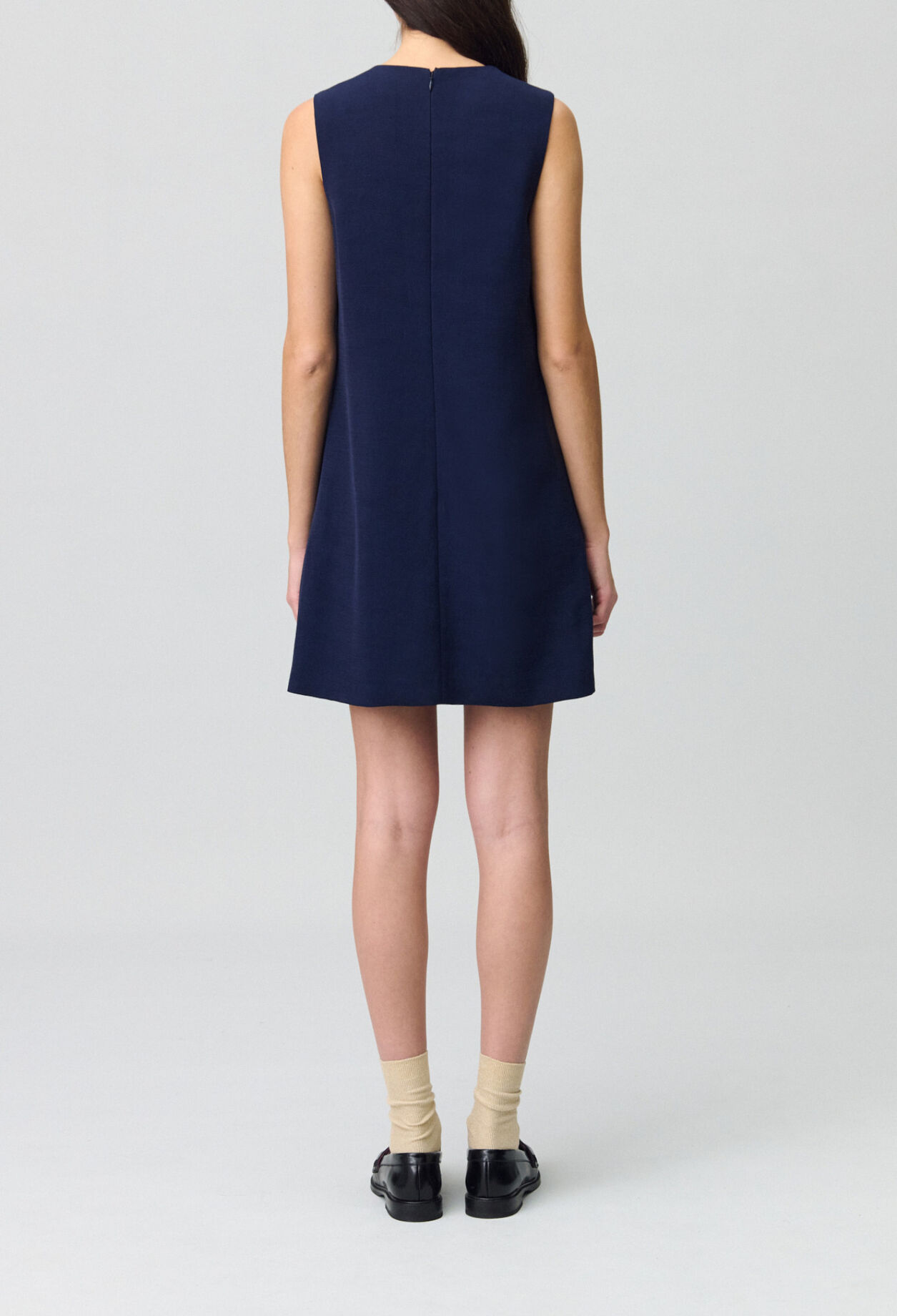 Robe courte ajust&eacute;e