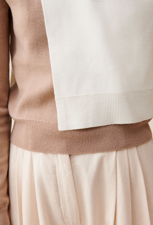 Kurzer Pulli in gleicher Farbe
