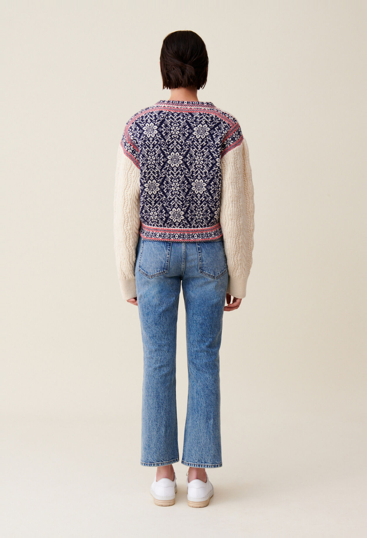 Strickjacke mit Zopfmuster