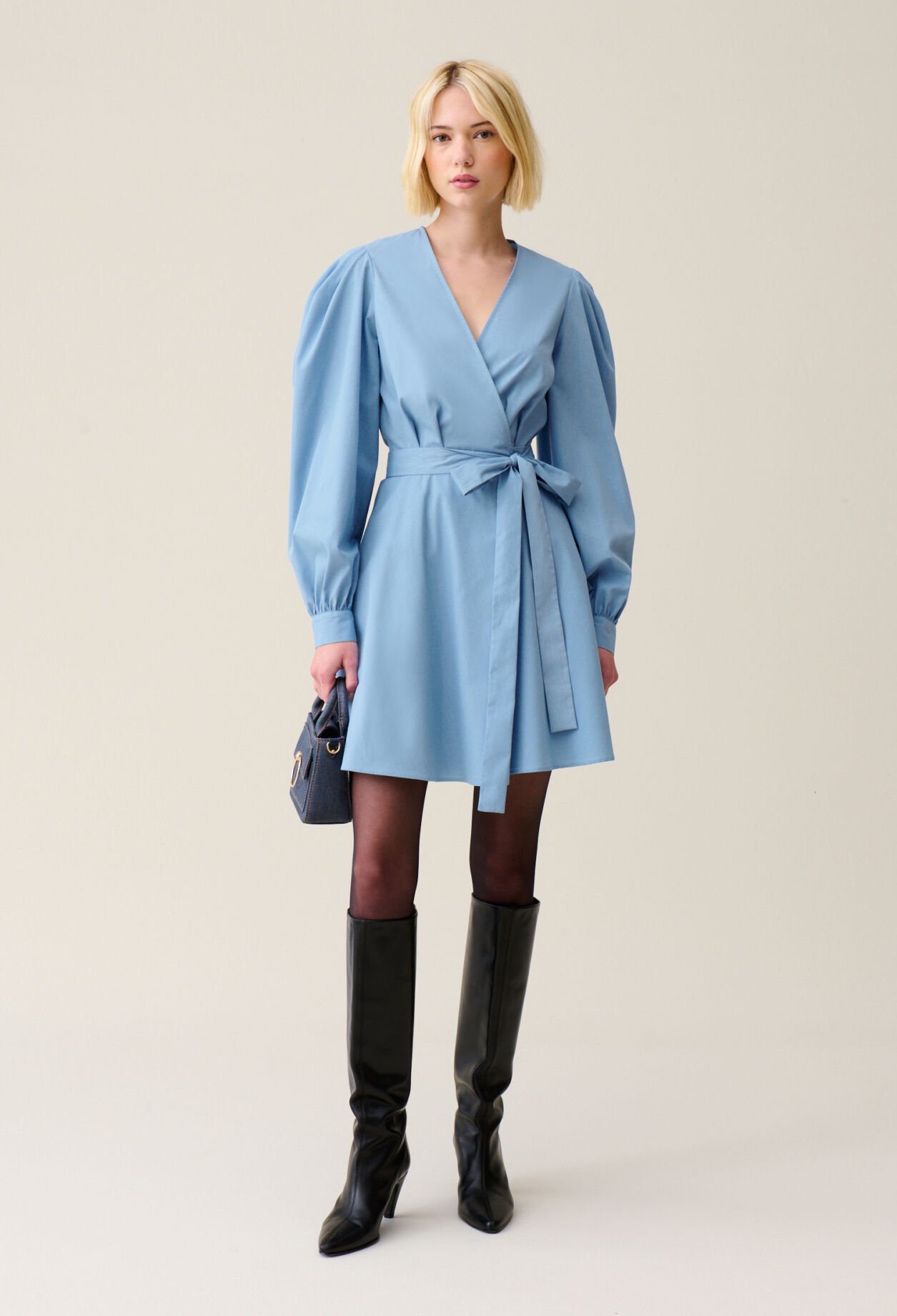 Blue short dress with puff sleeves